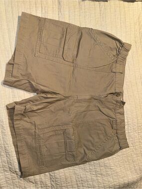 Savane Men's Cargo Shorts in Tan